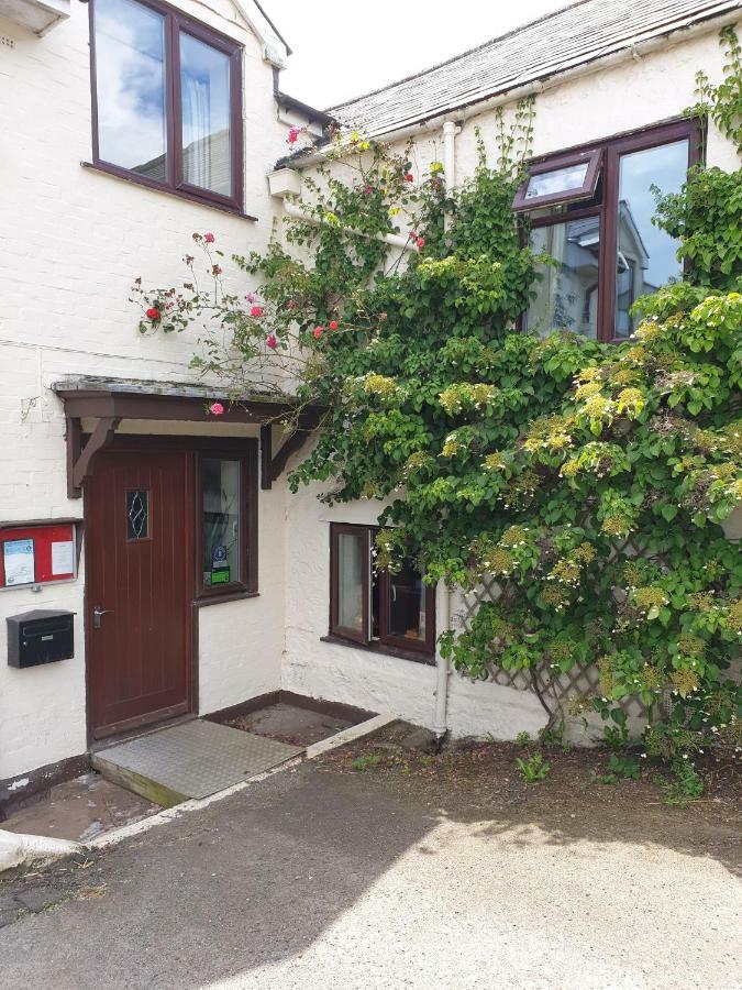 The Old Red Lion Hotel Bruton Exterior photo