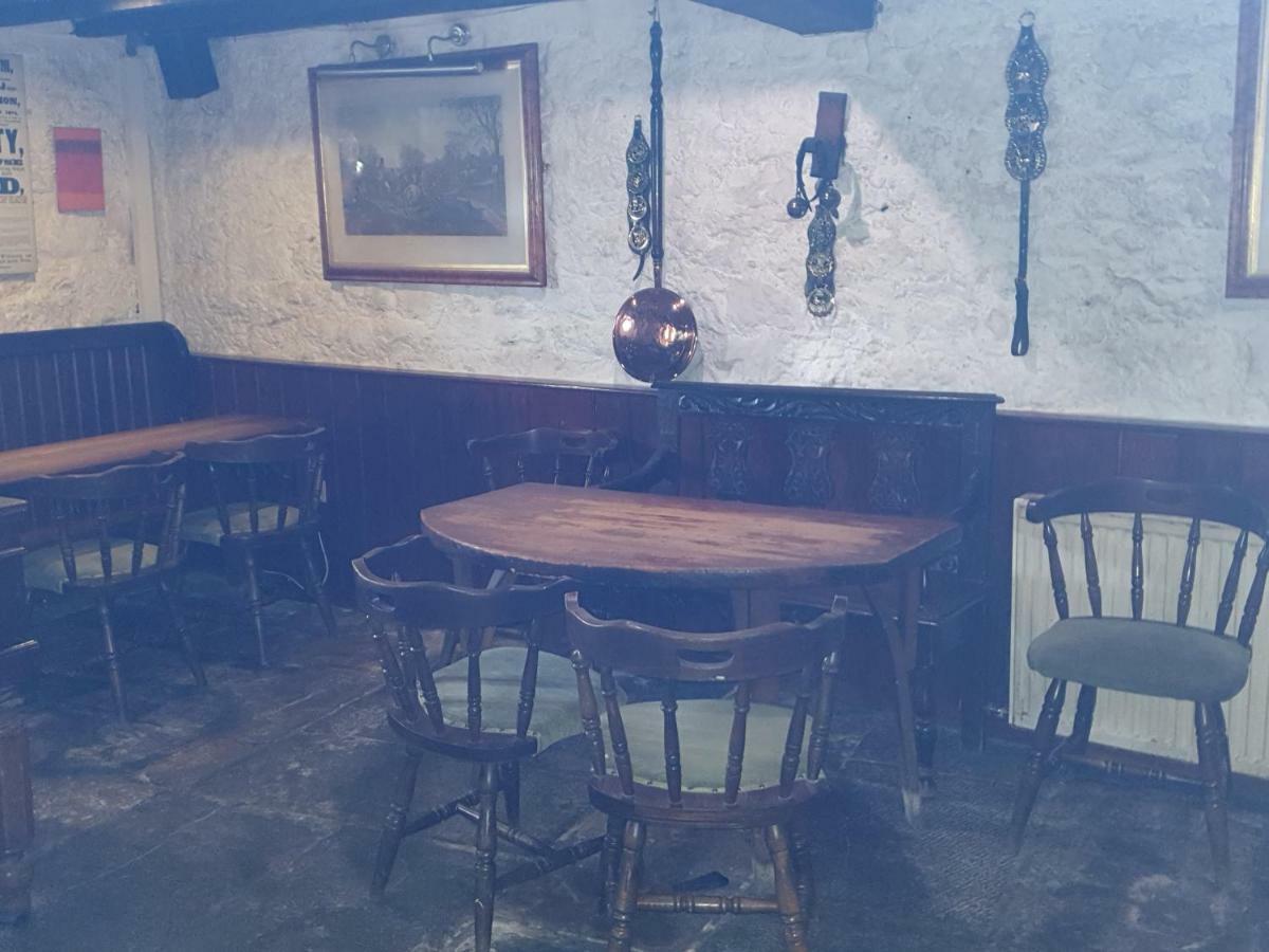 The Old Red Lion Hotel Bruton Exterior photo